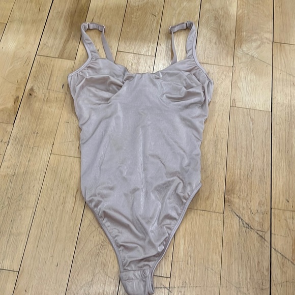 Lisanza Bodysuit Sz 3 - Picture 1 of 15